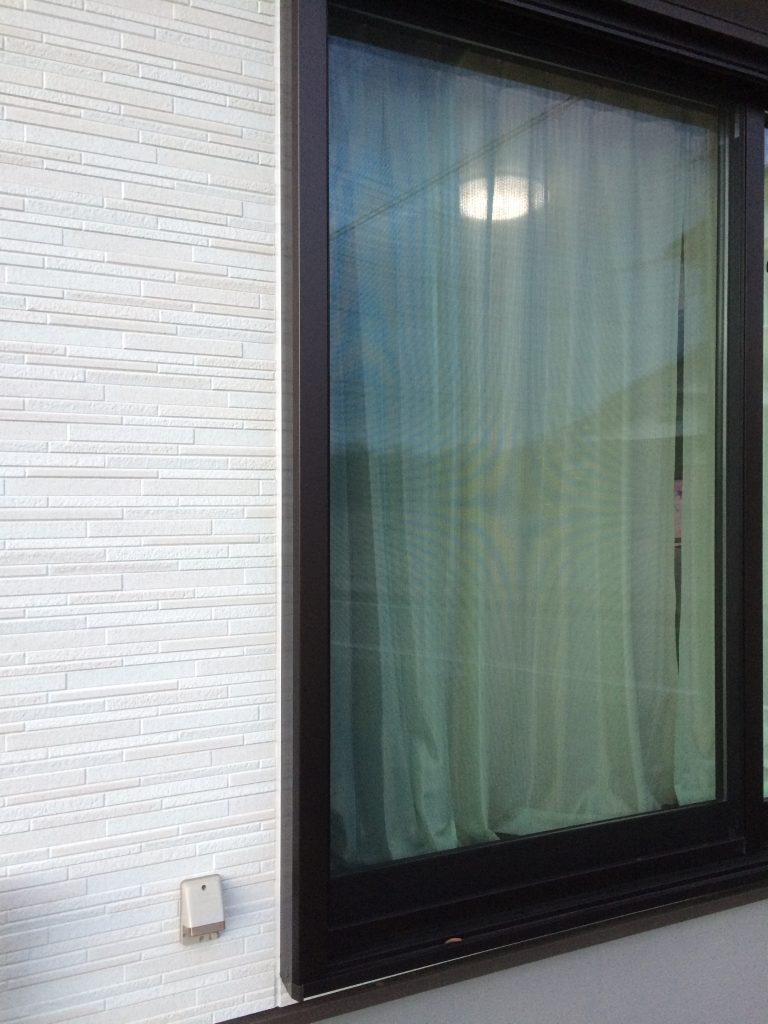 お部屋の防犯にも カーテンが透けて室内が見える窓の対策３選 9071blog